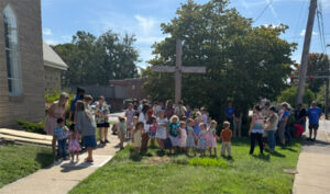 Kids At the Cross Color WS
